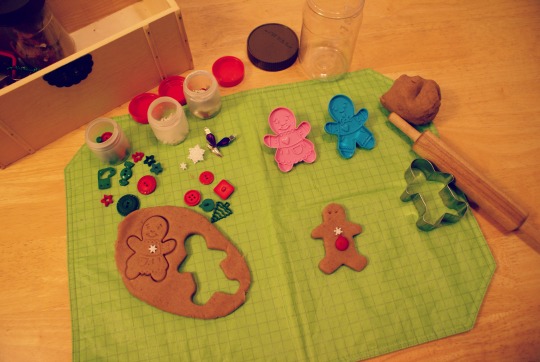 Montessori Christmas Activities for 3 - 6 Year Old's - Gingerbread Play Dough Tray