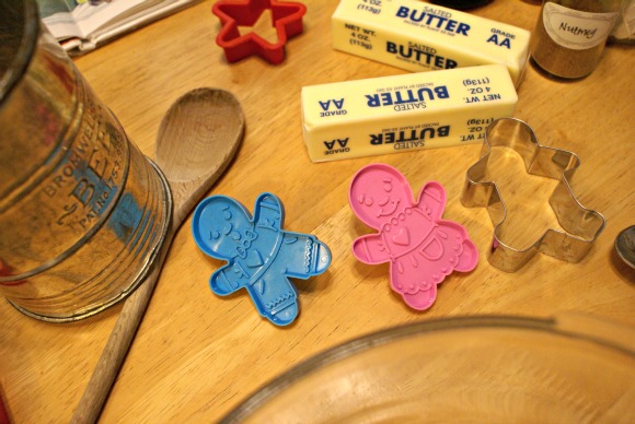 Making Gingerbread Cookies with Kids & Gingerbread Friends